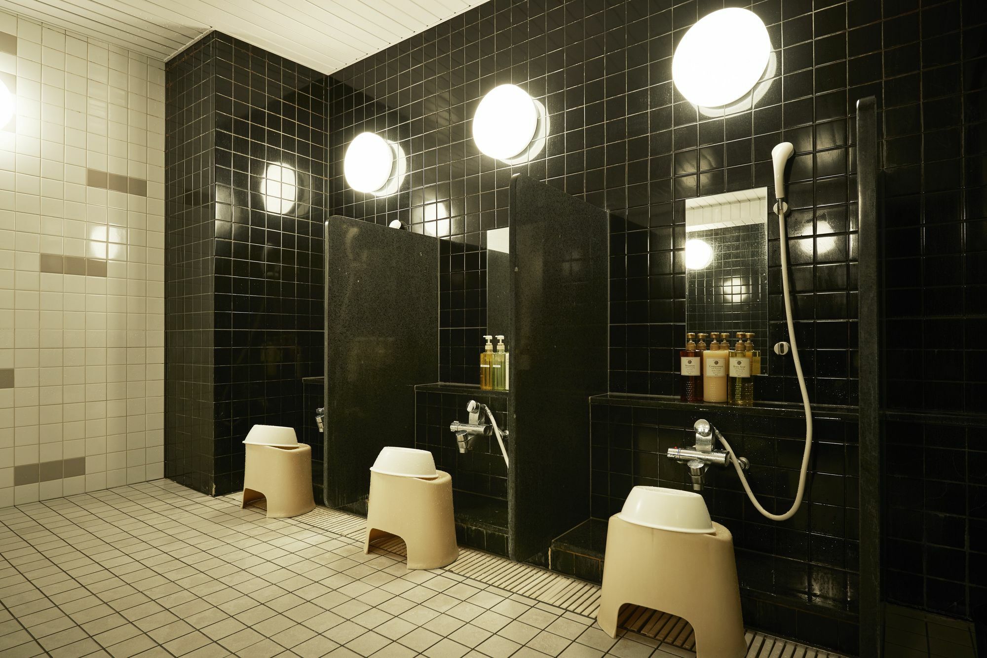 First Cabin Akihabara Showa-Dori Токио Экстерьер фото