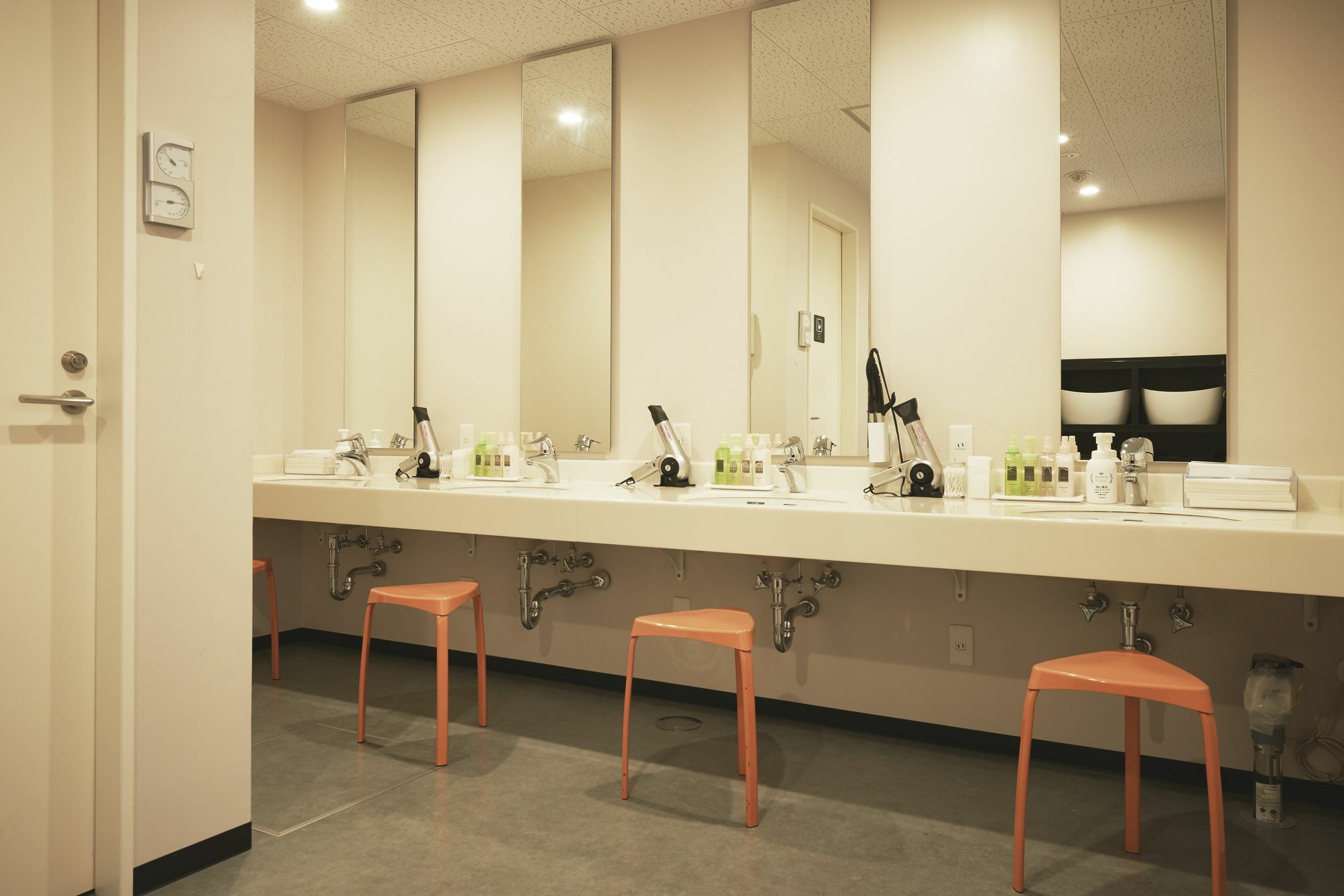 First Cabin Akihabara Showa-Dori Токио Экстерьер фото