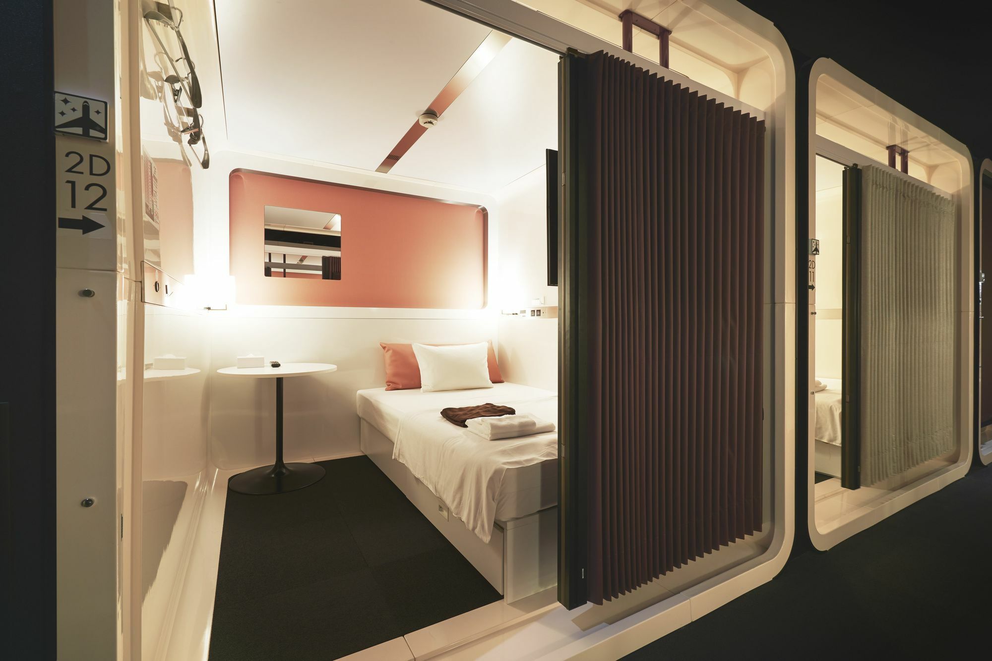 First Cabin Akihabara Showa-Dori Токио Экстерьер фото